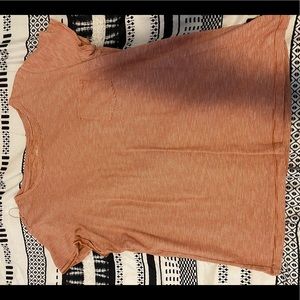 The brand is Universal Threads, and it is a size Medium.